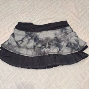 🌸 lululemon athletica Black and Gray skort